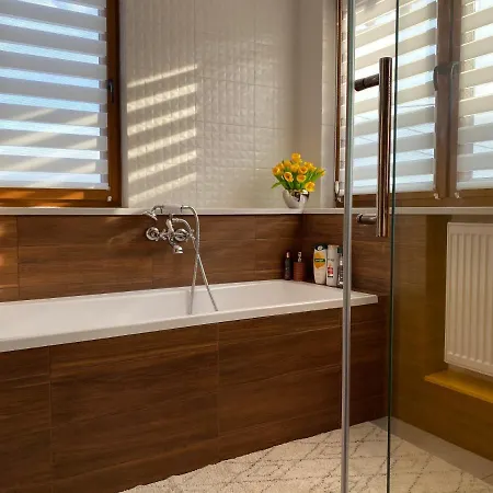 Klinkierowy Z Wanna Dla Dwojga * Hnězdno